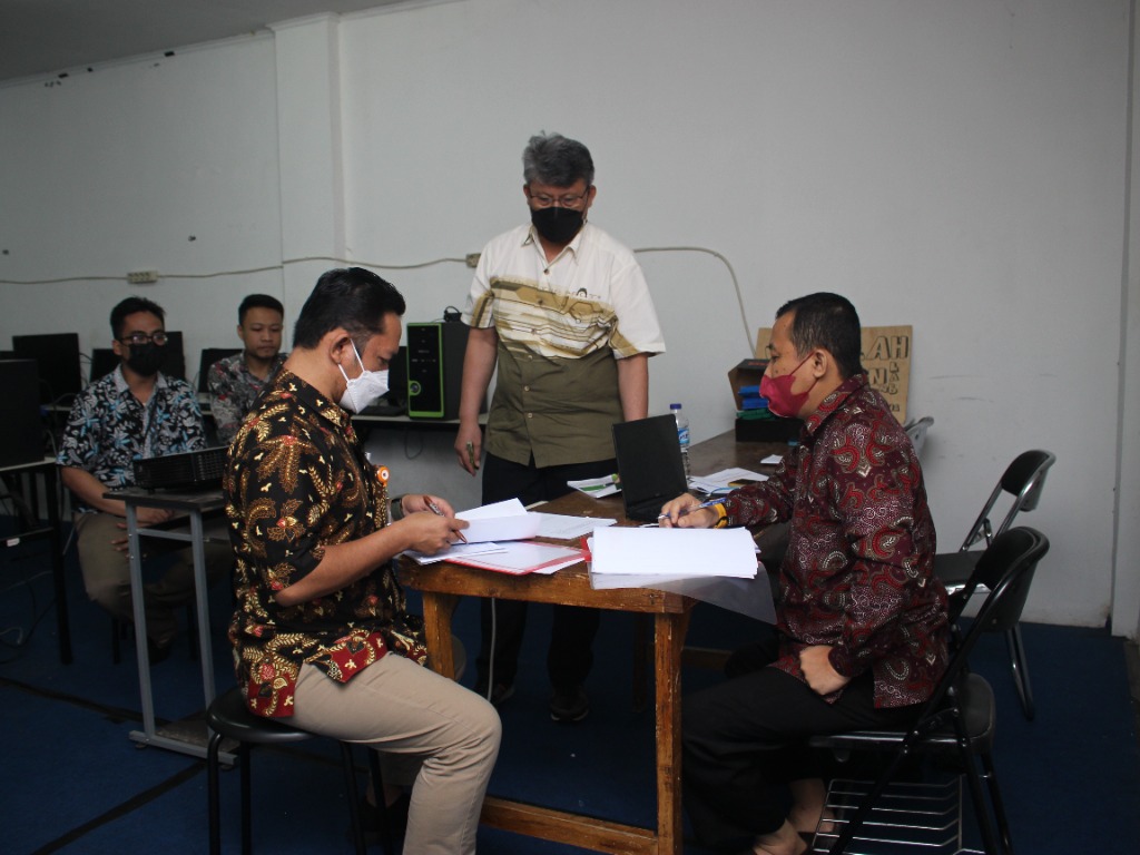 Verifikasi Berkas Administrasi & Portofolio Siswa